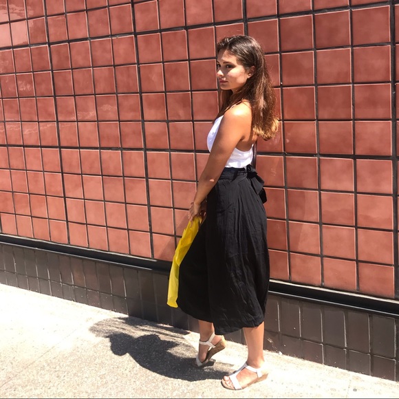 Profile Picture of Kishti Vasconcellos (@kishtiv) on Poshmark