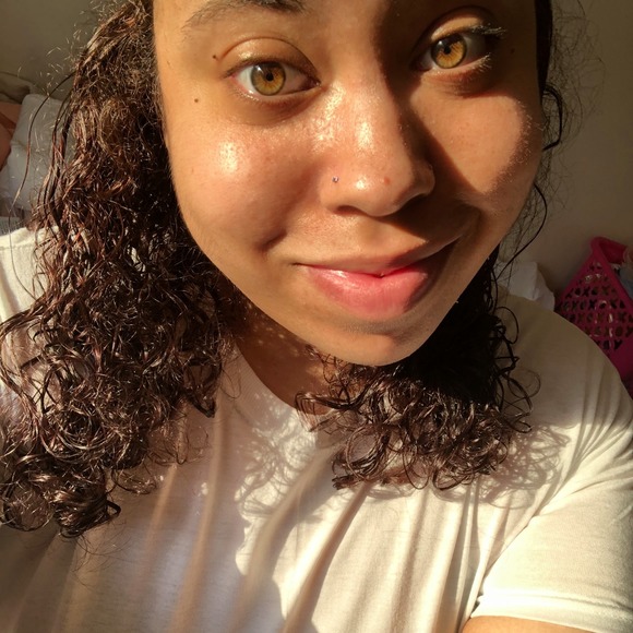 Profile Picture of Alexandra Lara (@alex03206) on Poshmark
