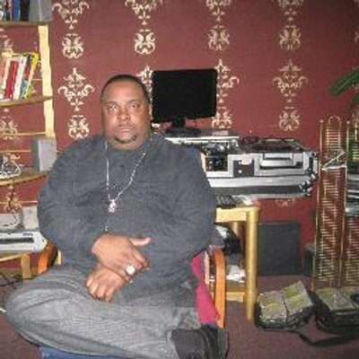 Profile Picture of DJ- LO (@lorenzo_hall) on Twitter