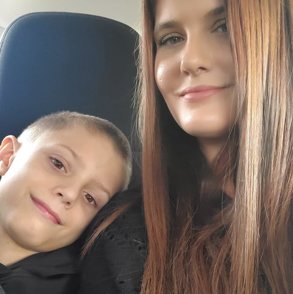 Profile Picture of Simone Tate (@simone_tate) on Poshmark