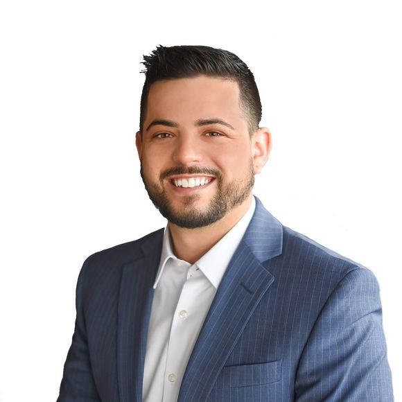 Profile Picture of Ian Benjamin (@ianbenjamin) on Poshmark