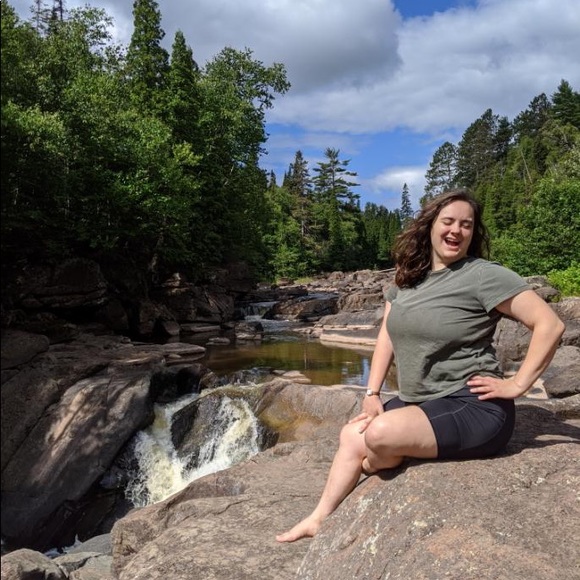 Profile Picture of Naomi Potts (@naomirpotts) on Poshmark