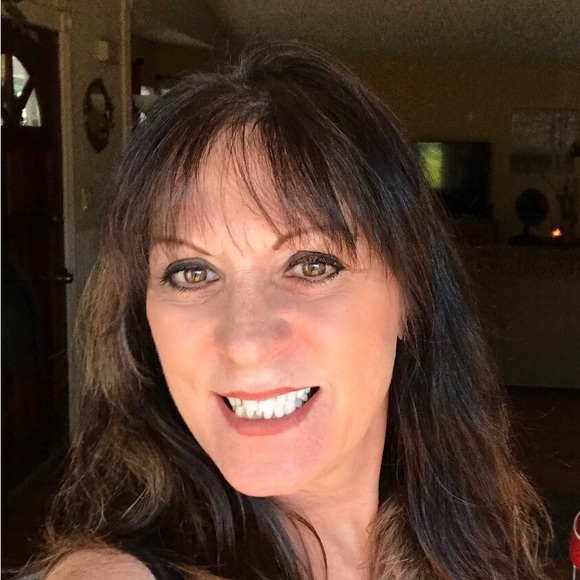 Profile Picture of Kathy Church (@kathygolden56) on Poshmark