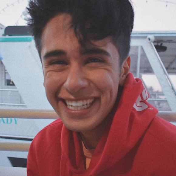 Profile Picture of Sebastian Manilla (@smanilla) on Poshmark