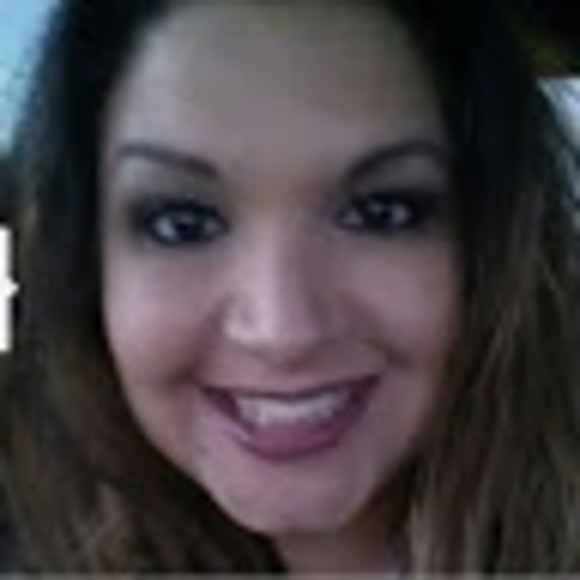 Profile Picture of Angie Wilburn (@angiewilburn) on Poshmark