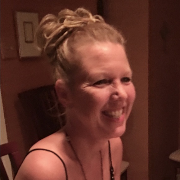 Profile Picture of Andrea Wedell (@awedell) on Poshmark