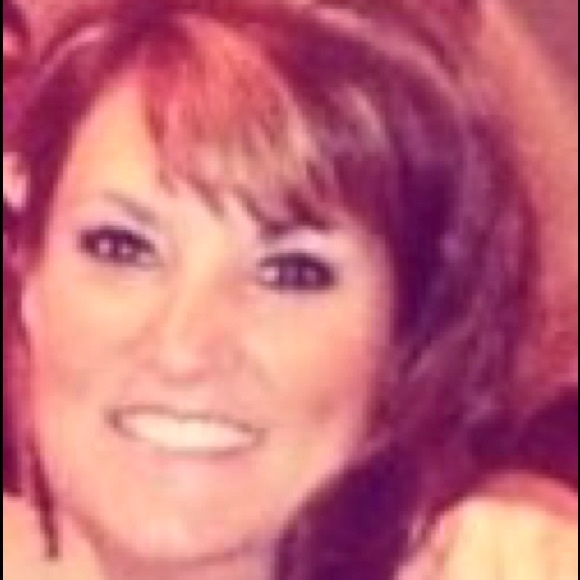 Profile Picture of Debra Koehler (@justshop153) on Poshmark