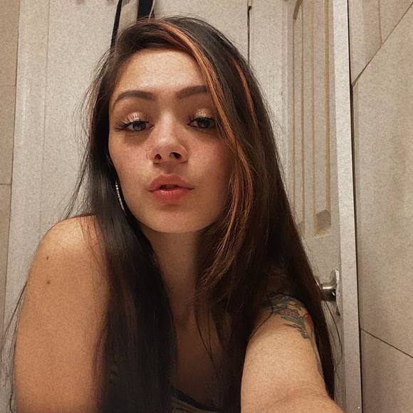 Profile Picture of Destiney Oconnor (@destineyoconnor) on Poshmark