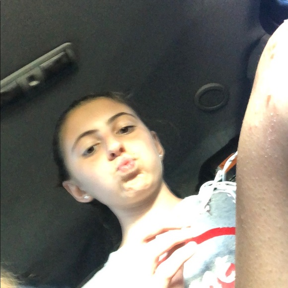 Profile Picture of Daniella Alvarez (@daniellaalva714) on Poshmark