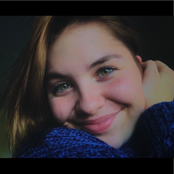 Profile Picture of Cheyenne Machovsky (@macche2) on Poshmark