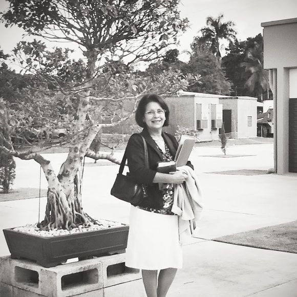 Profile Picture of Myrna Castro (@castromyrna75) on Poshmark
