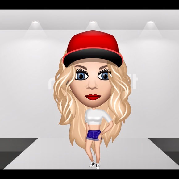 Profile Picture of Resa Fejes (@resa2410) on Poshmark