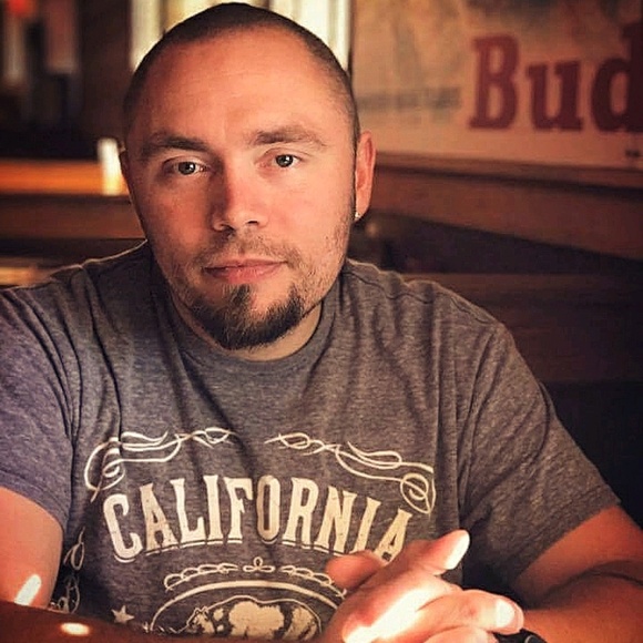 Profile Picture of Carl Burt (@burtcl) on Poshmark