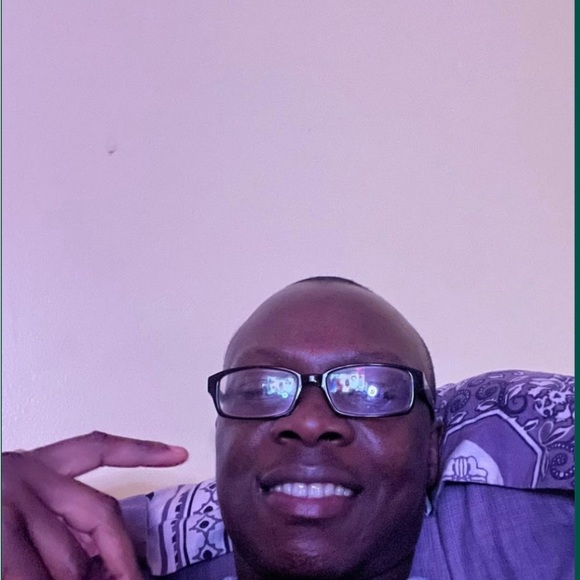 Profile Picture of Mohamed Deen (@mdeen232) on Poshmark