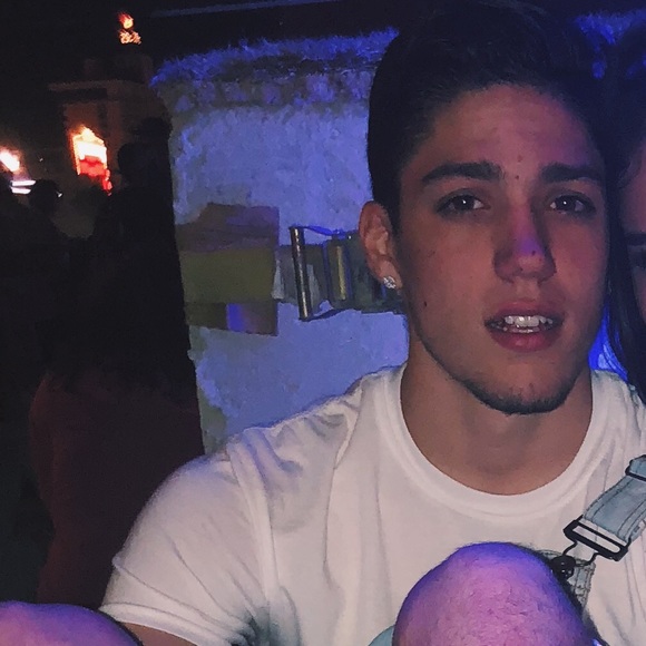 Profile Picture of Colton Pavlica (@coltpeezy) on Poshmark