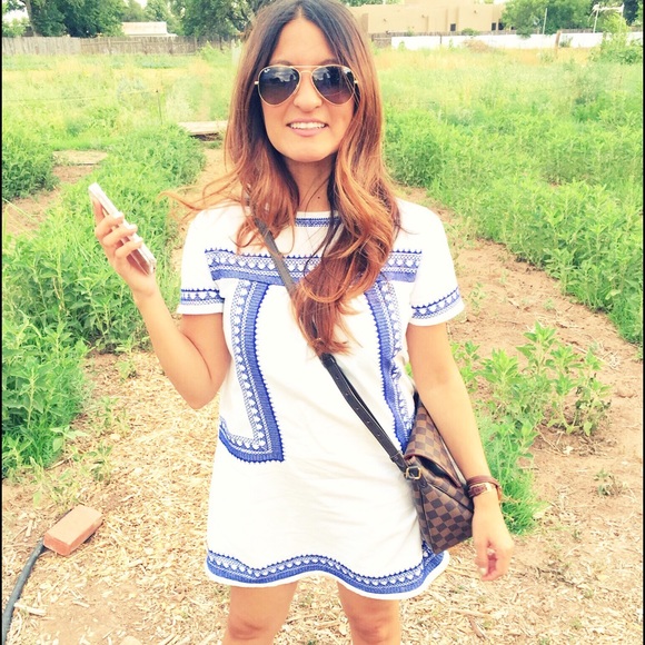 Profile Picture of Tanya Oates (@tanjocar) on Poshmark