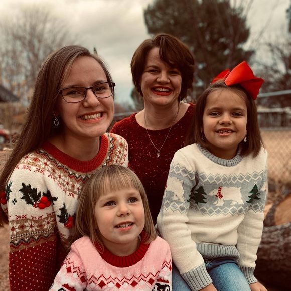 Profile Picture of Noel Lokaychuk (@noellokaychuk) on Poshmark