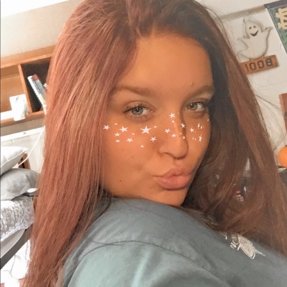 Profile Picture of Faith Bastress (@nerdgurlieyo) on Poshmark