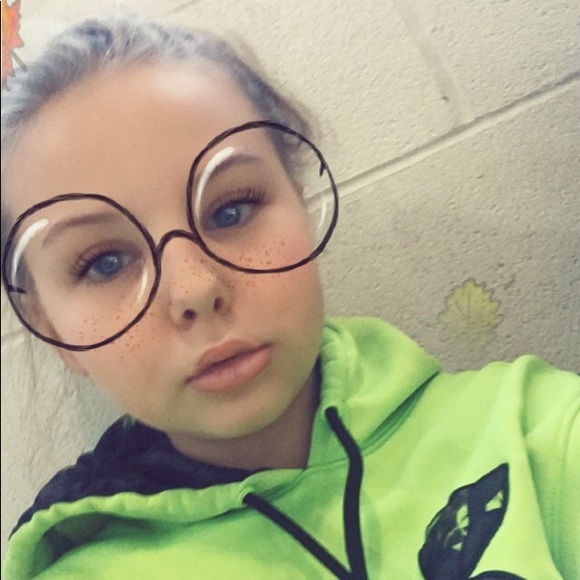 Profile Picture of Ashley Bigby (@anb102) on Poshmark