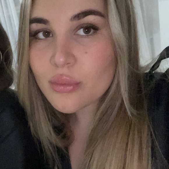 Profile Picture of Alex Nichols (@alex_nich) on Poshmark