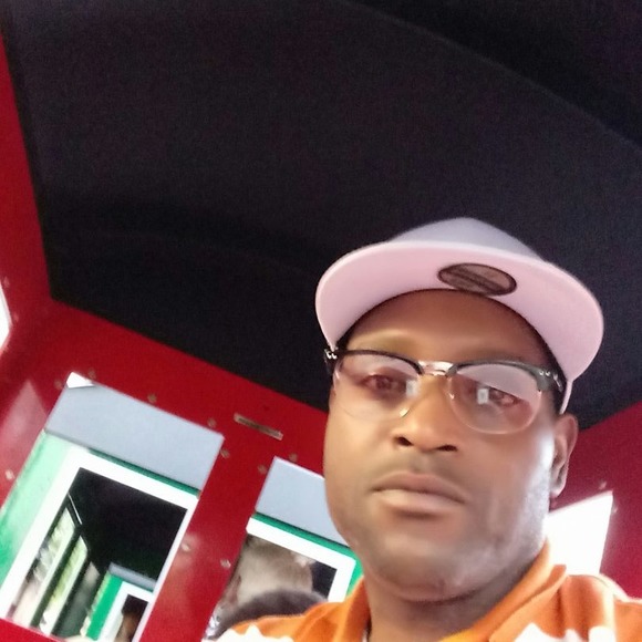 Profile Picture of Lorenzo Davis (@lorenzodavis621) on Poshmark