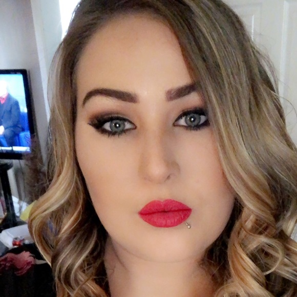 Profile Picture of Cynthia Leeth (@cindy_leeth) on Poshmark