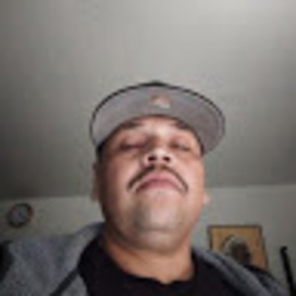 Profile Picture of Julio Robles (@junior299) on Poshmark