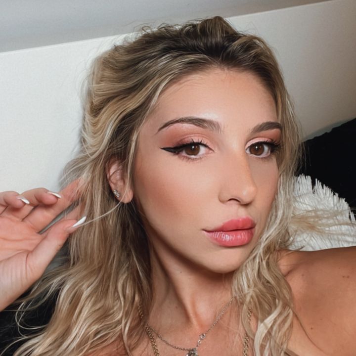 Profile Picture of toriwalker (@t_walkk) on Tiktok