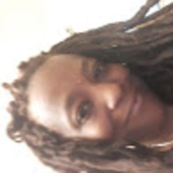 Profile Picture of Carlotta Roberts (@clottaroberts) on Poshmark
