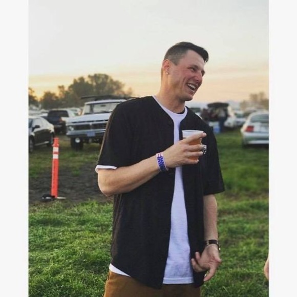 Profile Picture of Michael Gallagher (@michaelgalla354) on Poshmark