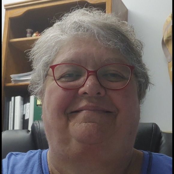 Profile Picture of Camelle Zapata (@camellezapata) on Poshmark