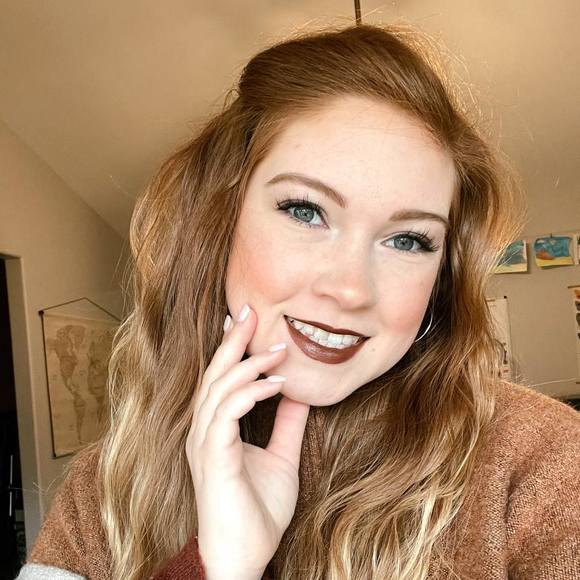 Profile Picture of Cassie Cruise (@cassiecruise) on Poshmark