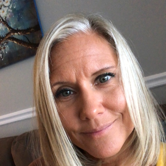 Profile Picture of Gabrielle Cain (@gluv228) on Poshmark