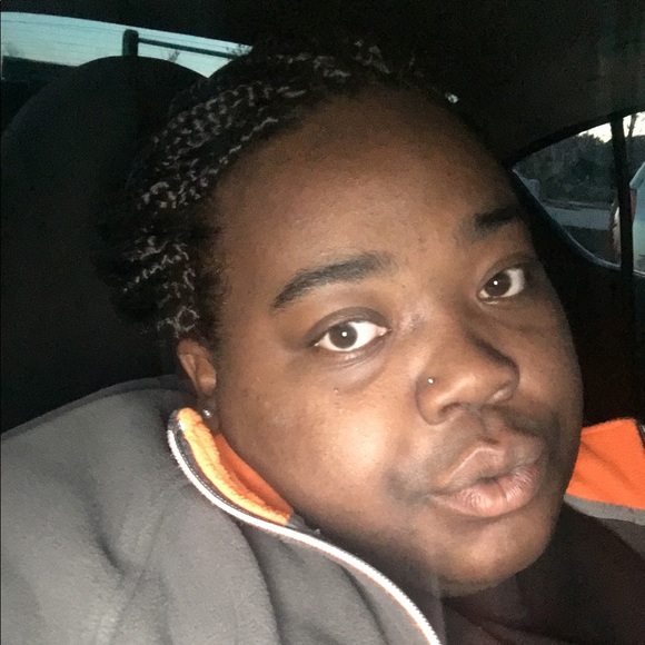 Profile Picture of Audrey Thomas (@amt2231991) on Poshmark