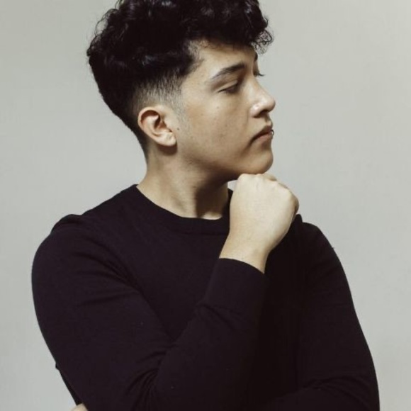 Profile Picture of Daniel Gal (@grumpy1and1hate) on Poshmark