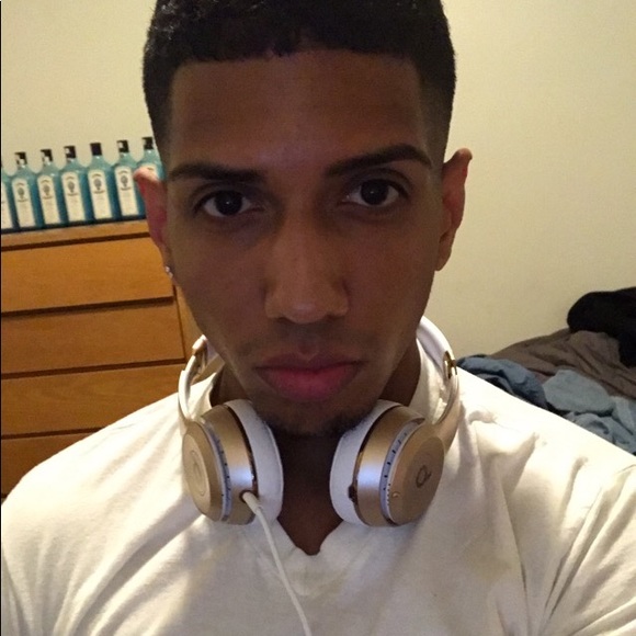 Profile Picture of Andy Acevedo (@asvdo) on Poshmark