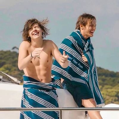 Profile Picture of Harry & Louis STYLINSON (@AlineRa21263880) on Twitter