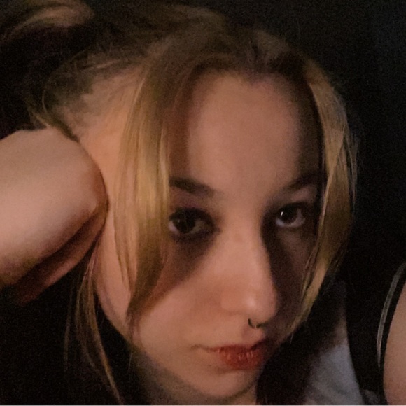 Profile Picture of Alexandra Fogleman (@alexfogleman931) on Poshmark