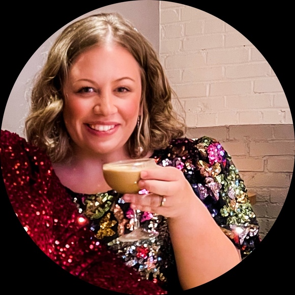 Profile Picture of Amanda Hoffay (@alhoffay3) on Poshmark