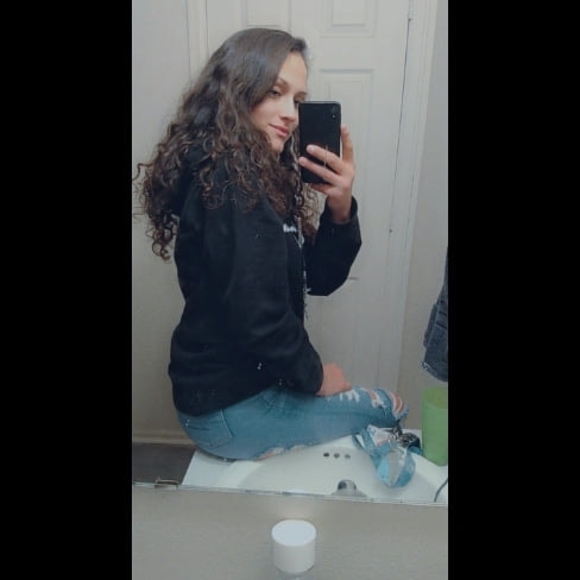 Profile Picture of Lillian Ortiz (@lilly970) on Poshmark