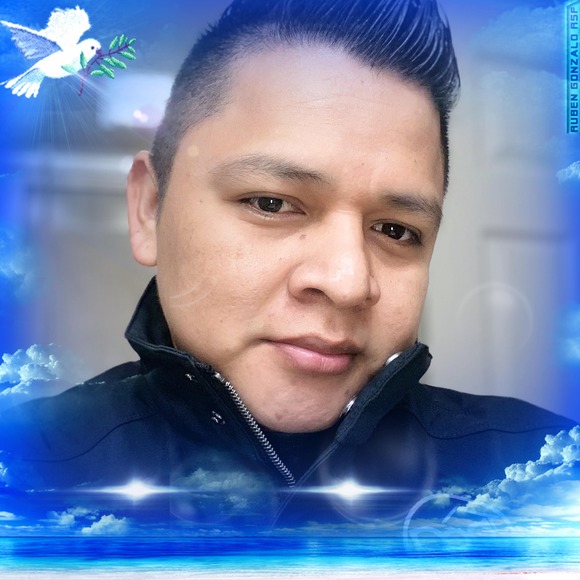 Profile Picture of Manuel Alonso (@manuelalonso270) on Poshmark