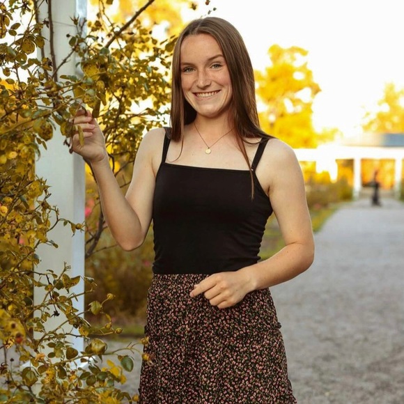 Profile Picture of Morgan Kulniszewski (@morgannnk6) on Poshmark