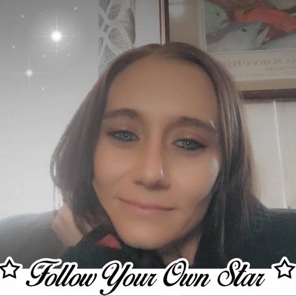 Profile Picture of Crystal Strader (@lilcrystal1322) on Poshmark