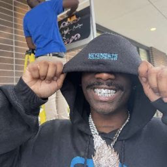 Profile Picture of James Huff (@jameshuff342) on Poshmark