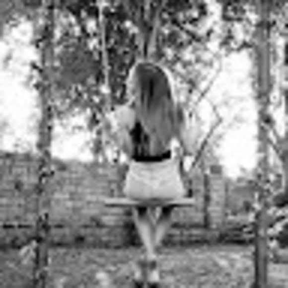 Profile Picture of Anika Begemann (@anikabegemann) on Poshmark
