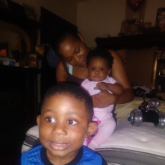 Profile Picture of Sandra Holt (@sandra_holt) on Poshmark