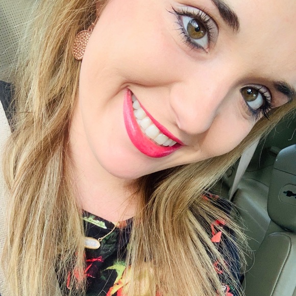 Profile Picture of Hailey Moore (@misshailey16) on Poshmark