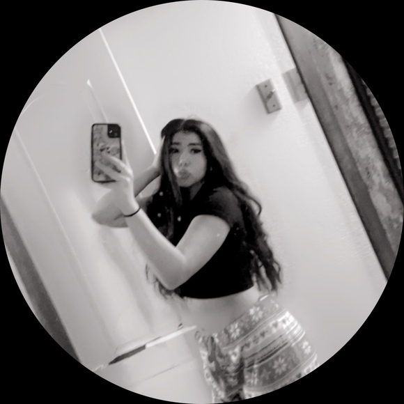 Profile Picture of Josie Esquibel (@josie849) on Poshmark