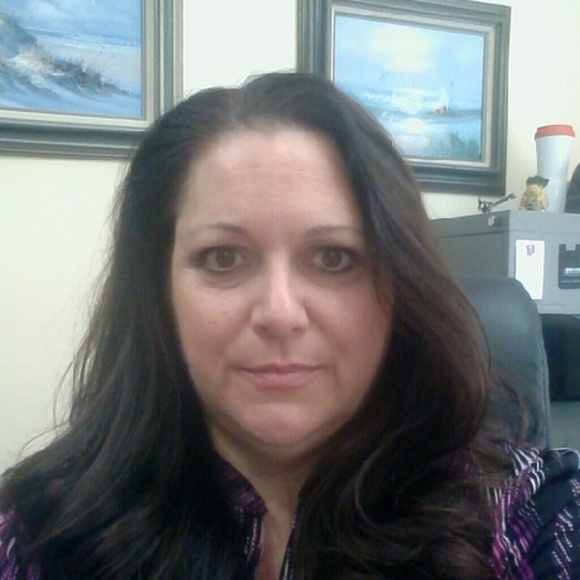 Profile Picture of Deb Marchand (@puddin312) on Poshmark