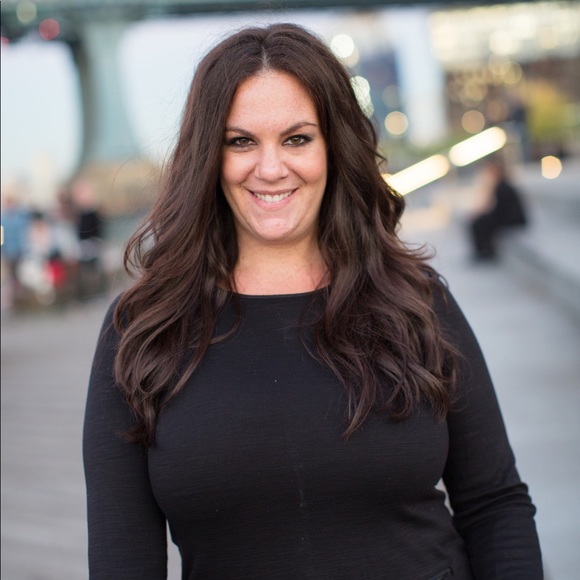 Profile Picture of Pamela Beitelman (@pamcakea) on Poshmark